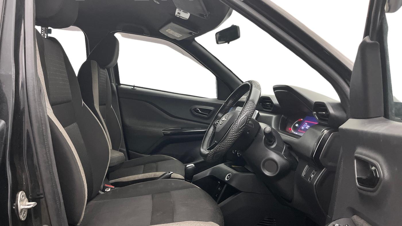 2023 Nissan MAGNITE XV CVT TURBO KURO EDITION , Petrol, Automatic, 19,702 km, Right Side Front Door Cabin