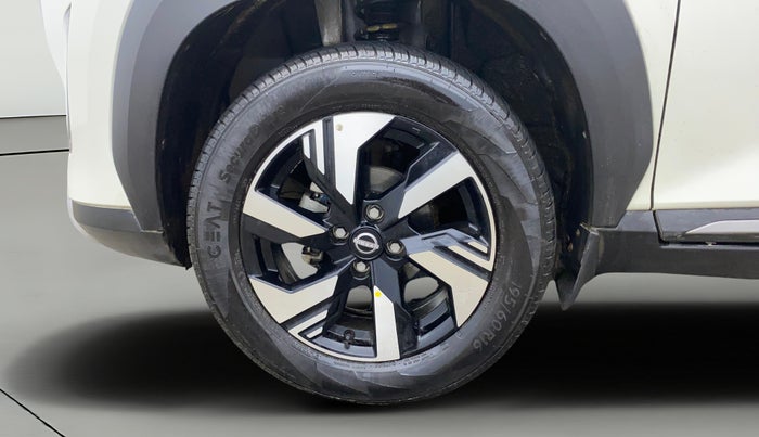 2024 Nissan MAGNITE N-Connecta B4D 1.0 Petrol MT Dual Tone, Petrol, Manual, 3,297 km, Left Front Wheel