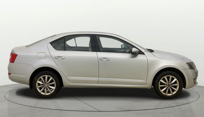 2013 Skoda Octavia ELEGANCE 2.0 TDI AT, Diesel, Automatic, 72,639 km, Right Side View