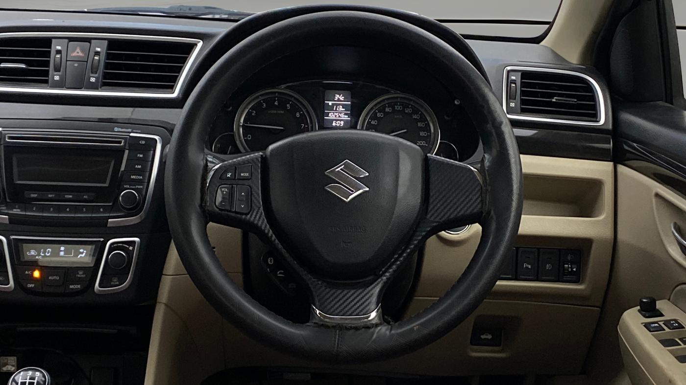 2014 Maruti Ciaz ZXI, Petrol, Manual, 1,02,537 km, Steering Wheel Close Up