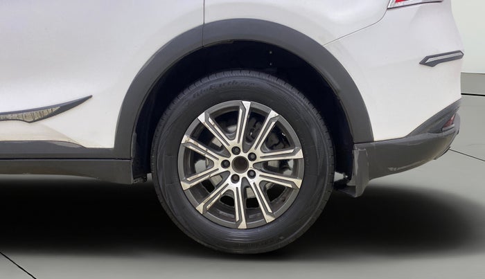 2022 Mahindra XUV700 AX 7 LUXURY D AT 7 STR, Diesel, Automatic, 93,680 km, Left Rear Wheel