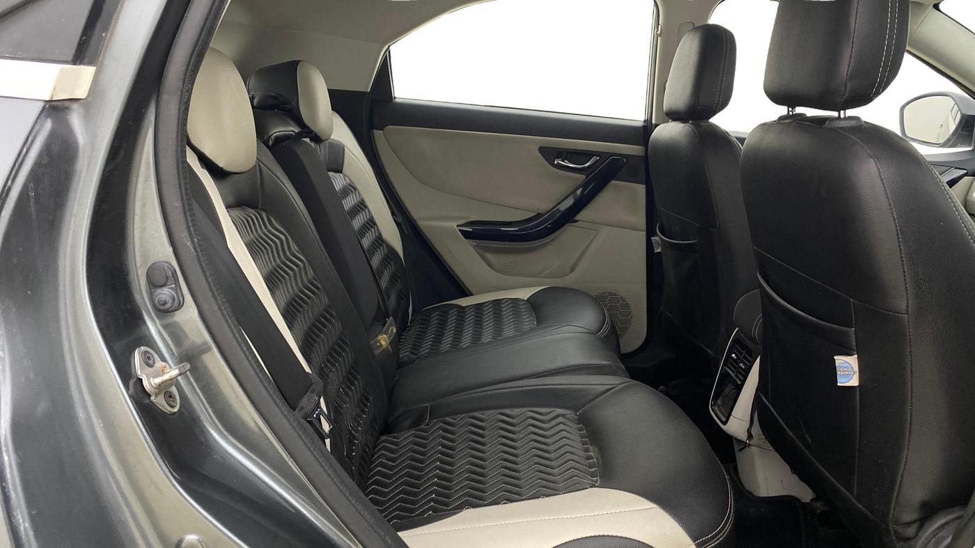 2023 Tata NEXON XZA PLUS DIESEL, Diesel, Automatic, 69,798 km, Right Side Rear Door Cabin