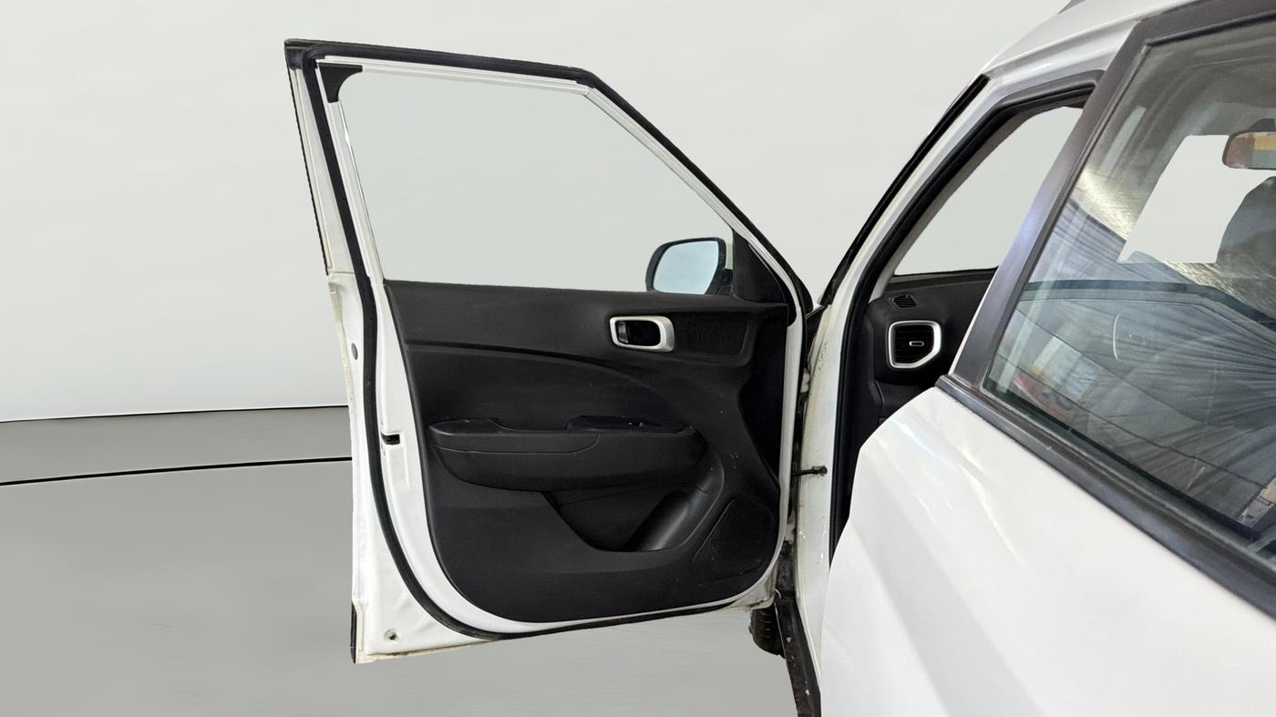 2021 Hyundai VENUE S+ 1.2, Petrol, Manual, 16,336 km, LHS Front Door