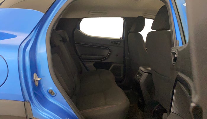 2022 Renault Kiger RXZ AMT DUAL TONE, Petrol, Automatic, 1,07,384 km, Right Side Rear Door Cabin