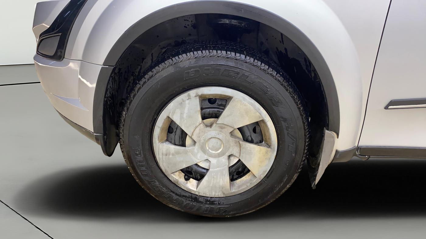 2016 Mahindra XUV500 W6, Diesel, Manual, 63,766 km, Left Front Wheel
