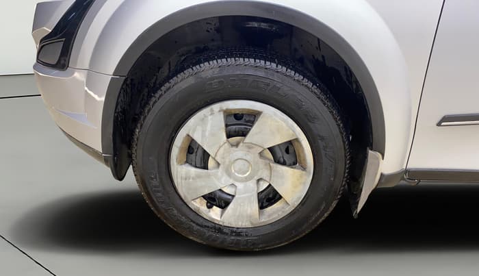 2016 Mahindra XUV500 W6, Diesel, Manual, 63,766 km, Left Front Wheel