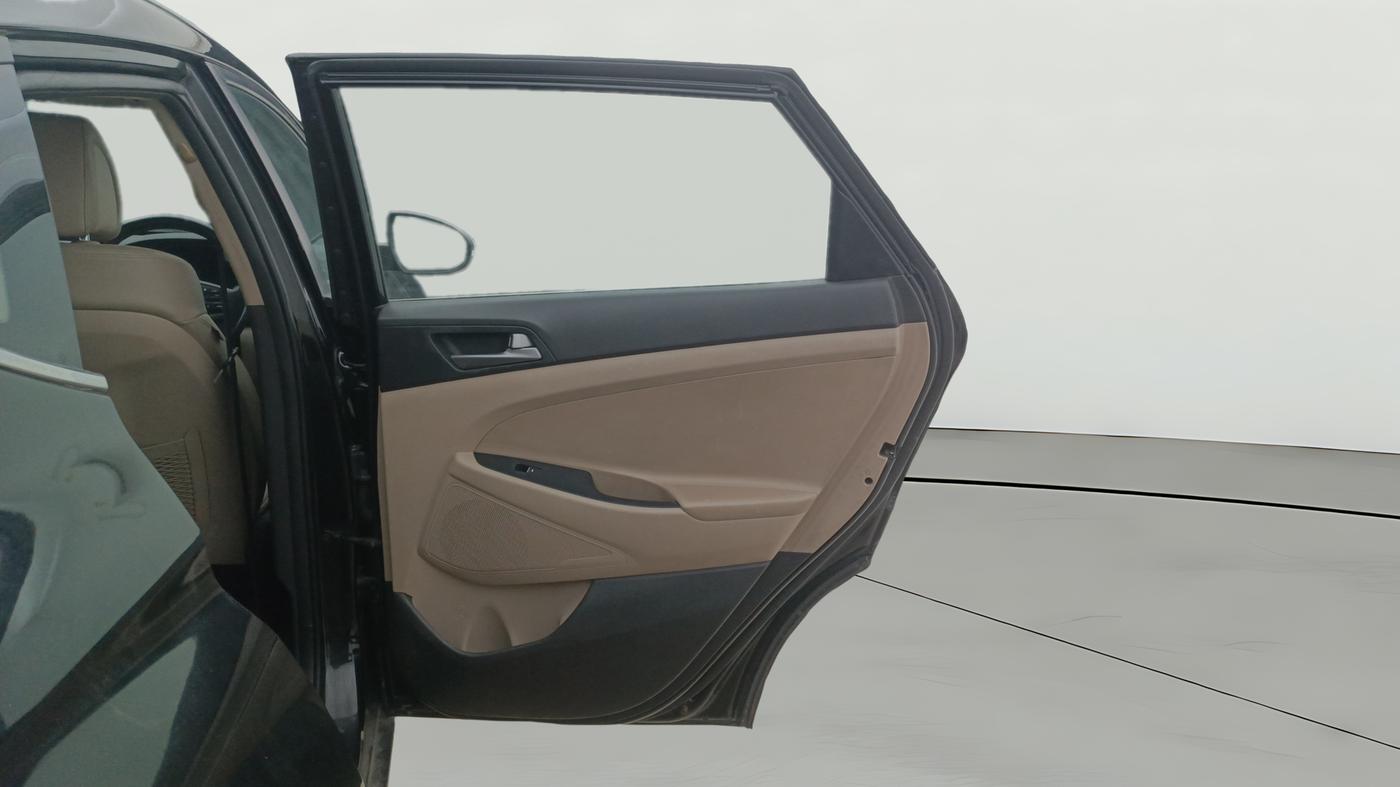 2018 Hyundai Tucson 2WD AT GL DIESEL
, Diesel, Automatic, 1,43,838 km, RHS Rear Door