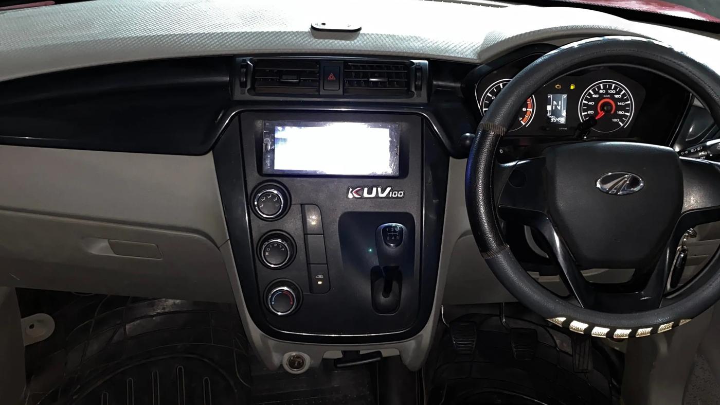 2017 Mahindra Kuv100 K2 6 STR, Petrol, Manual, 35,504 km, Dashboard