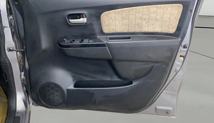 2017 Maruti Wagon R 1.0 VXI, Petrol, Manual, 30,561 km, Driver Side Door Panels Control