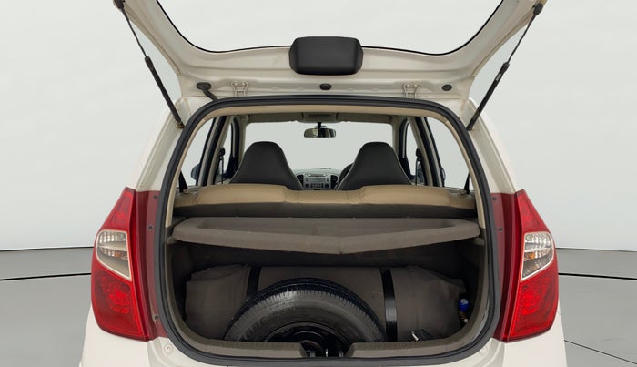 2016 Hyundai i10 SPORTZ 1.1, CNG, Manual, 1,13,611 km, Boot Open Zoomed View