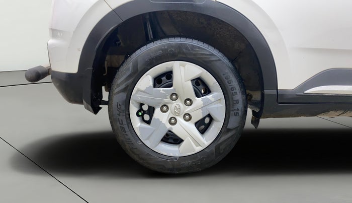 2021 Hyundai VENUE S 1.2, Petrol, Manual, 75,879 km, Right Rear Wheel