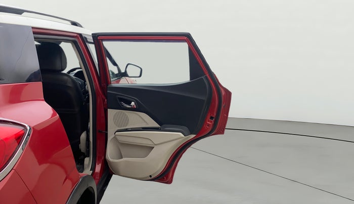 2019 Mahindra XUV300 W8(O) 1.2 PETROL DUAL TONE, Petrol, Manual, 77,682 km, RHS Rear Door