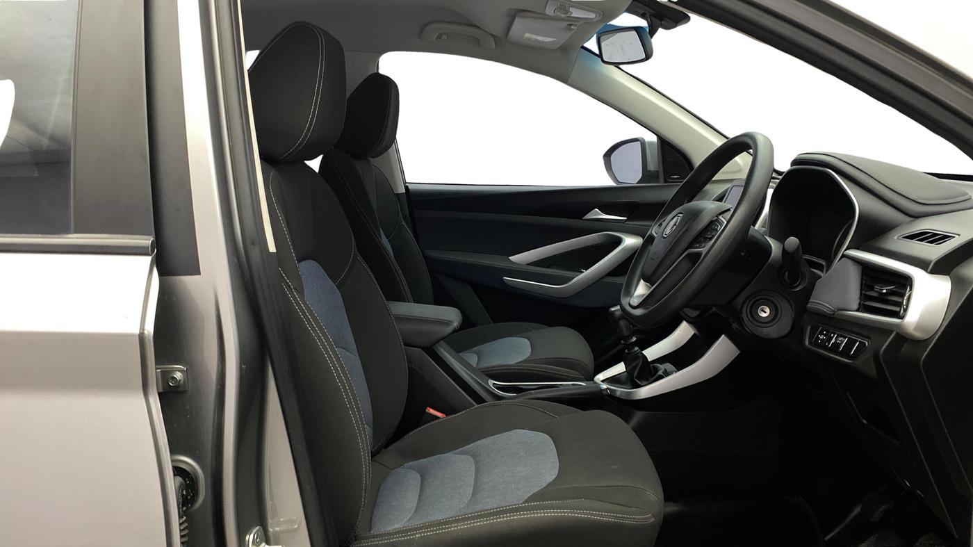 2019 MG HECTOR SUPER 1.5 PETROL, Petrol, Manual, 27,340 km, Right Side Front Door Cabin