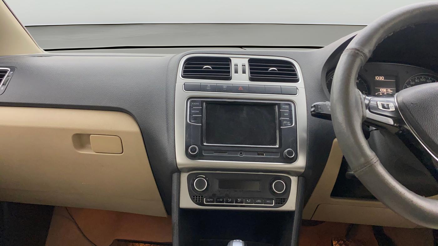 2018 Volkswagen Ameo HIGHLINE PLUS 1.5L AT 16 ALLOY, Diesel, Automatic, 1,09,907 km, Air Conditioner