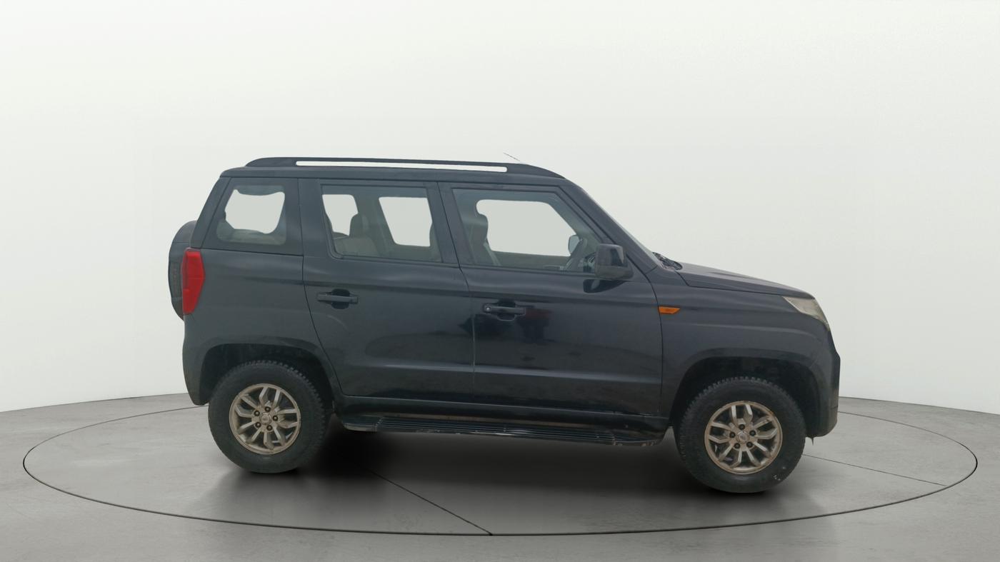 2015 Mahindra TUV300 T8, Diesel, Manual, 1,30,605 km, Right Side View
