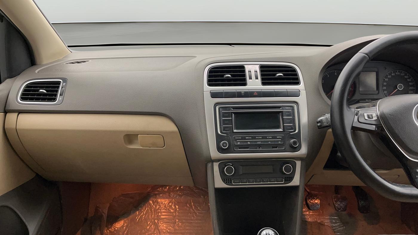 2015 Volkswagen Vento HIGHLINE 1.6 MPI, Petrol, Manual, 1,17,338 km, Air Conditioner
