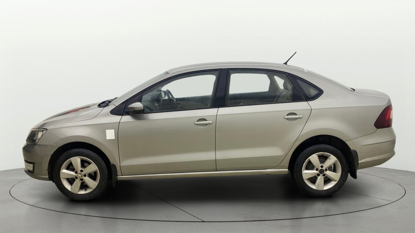 2017 Skoda Rapid AMBITION 1.6 MPI MT, Petrol, Manual, 59,307 km, Left Side