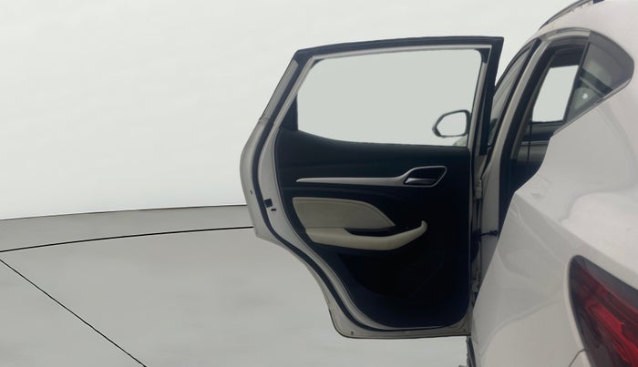 2022 MG ASTOR SHARP 1.5 MT, Petrol, Manual, 25,023 km, LHS Rear Door