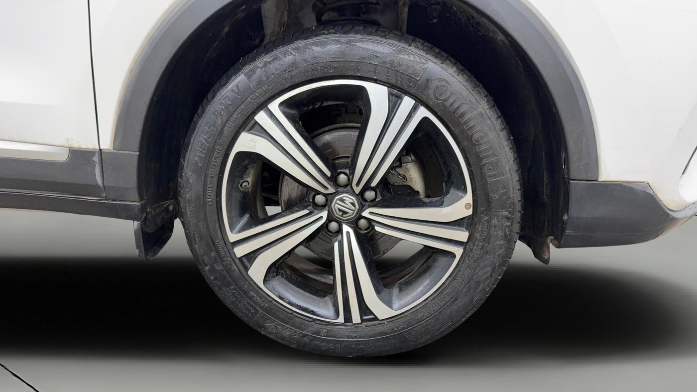 2023 MG ASTOR SHARP 1.5 CVT, Petrol, Automatic, 27,676 km, Right Front Wheel