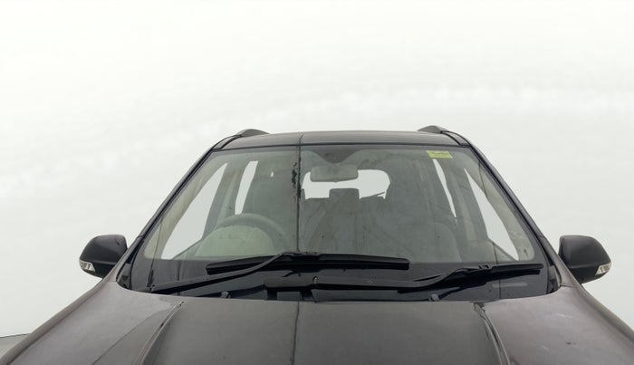 2013 Mahindra XUV500 W6, Diesel, Manual, 1,41,925 km, Front Windshield