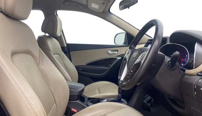 2015 Hyundai Santa Fe 4 WD AT, Diesel, Automatic, 1,28,045 km, Right Side Front Door Cabin