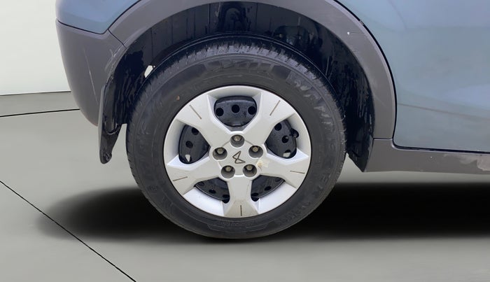 2023 Mahindra XUV300 W6 1.2 PETROL AMT, Petrol, Automatic, 27,860 km, Right Rear Wheel