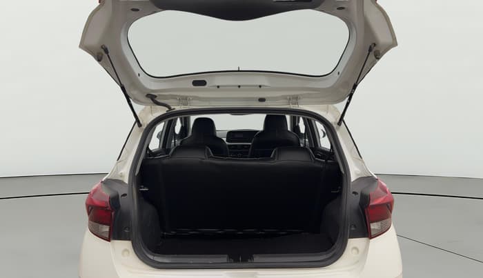 2023 Hyundai GRAND I10 NIOS MAGNA 1.2 KAPPA VTVT, Petrol, Manual, 32,543 km, Boot Open Zoomed View
