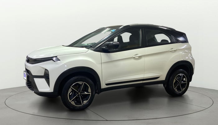 2024 Tata NEXON FEARLESS + SUNROOF AMT DUAL TONE 1.5 DIESEL, Diesel, Automatic, 39,493 km, Left Front Diagonal