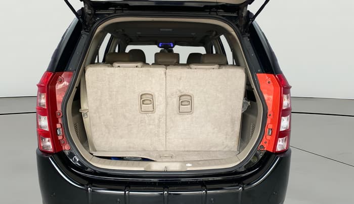2016 Mahindra XUV500 W10, Diesel, Manual, 58,835 km, Boot Open Zoomed View