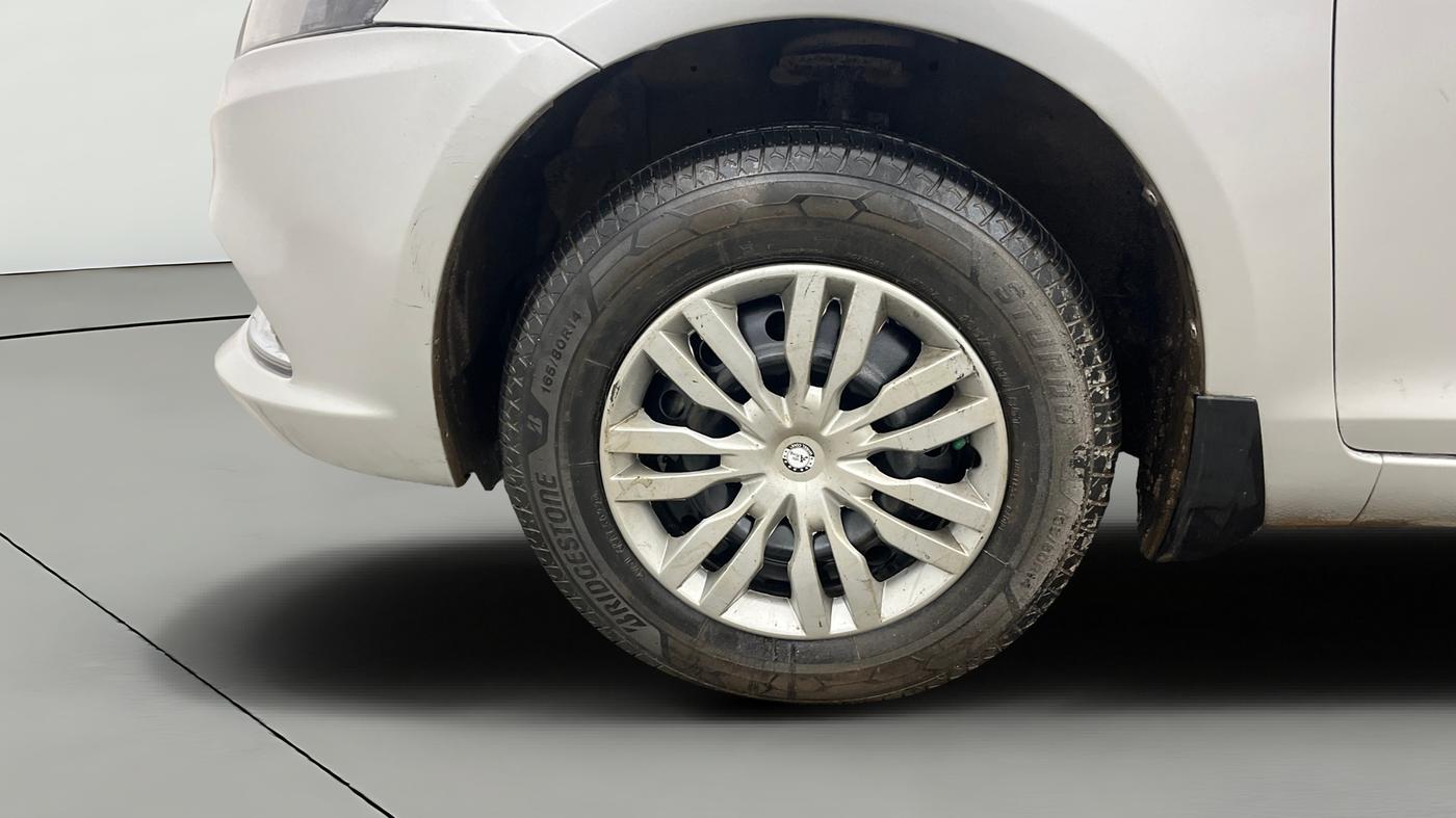 2015 Maruti Swift Dzire VXI, Petrol, Manual, 43,666 km, Left Front Wheel