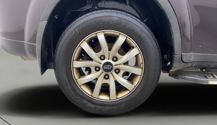 2017 Mahindra XUV500 W10 AT, Diesel, Automatic, 90,254 km, Right Rear Wheel