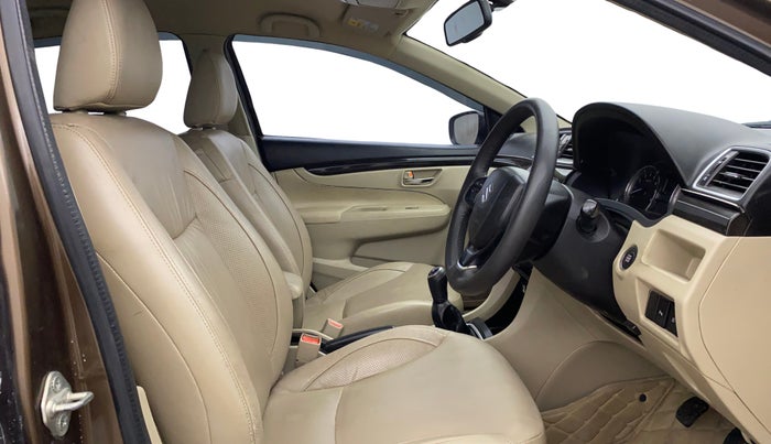 2015 Maruti Ciaz ZXI+, Petrol, Manual, 57,869 km, Right Side Front Door Cabin