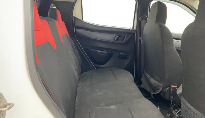 2017 Renault Kwid RXT 02 Anniversary Edition, Petrol, Manual, 98,354 km, Right Side Rear Door Cabin