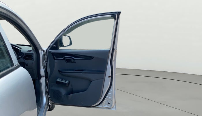 2020 Mahindra KUV 100 NXT K2+ P 6 STR, Petrol, Manual, 77,235 km, RHS Front Door