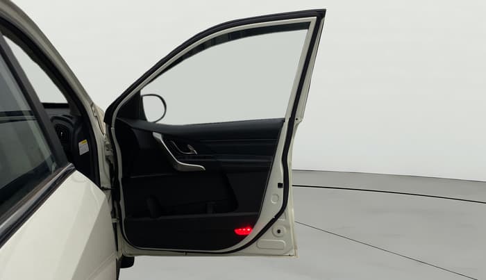 2021 Mahindra XUV500 W11, Diesel, Manual, 84,886 km, RHS Front Door