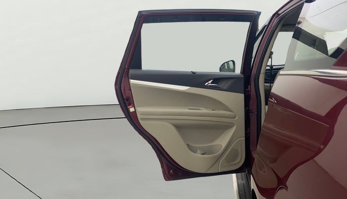 2018 Mahindra MARAZZO M8 7 STR, Diesel, Manual, 49,420 km, LHS Rear Door