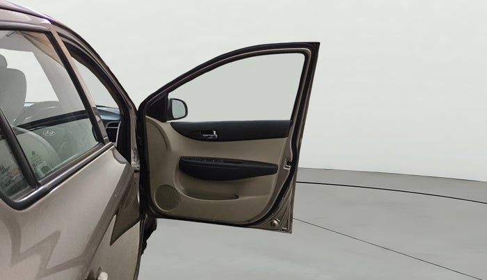 2013 Hyundai i20 SPORTZ 1.4 CRDI, Diesel, Manual, 1,01,692 km, RHS Front Door