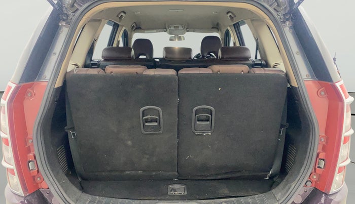 2015 Mahindra XUV500 W8, Diesel, Manual, 1,16,382 km, Boot Open Zoomed View