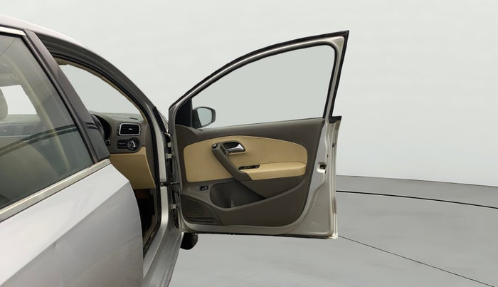 2016 Volkswagen Vento HIGHLINE 1.6 MPI, Petrol, Manual, 98,199 km, RHS Front Door