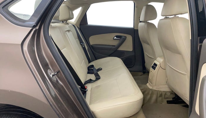 2015 Volkswagen Vento HIGHLINE 1.6 MPI, Petrol, Manual, 71,482 km, Right Side Rear Door Cabin