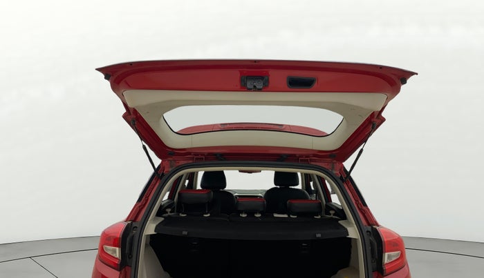 2019 Mahindra XUV300 W8 (O) 1.5 DIESEL AMT, Diesel, Automatic, 64,912 km, Boot Door Open