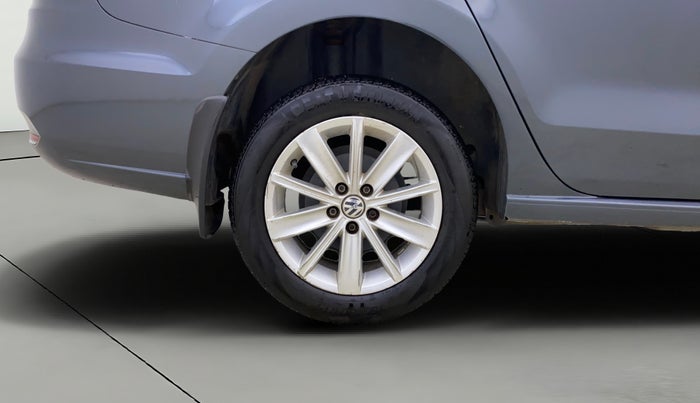 2016 Volkswagen Vento HIGHLINE 1.6 MPI, Petrol, Manual, 1,13,438 km, Right Rear Wheel