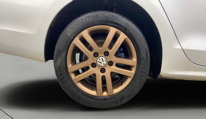 2013 Volkswagen Jetta HIGHLINE TDI, Diesel, Manual, 1,29,036 km, Right Rear Wheel