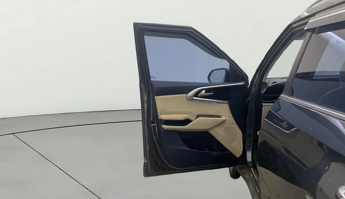 2022 KIA CARENS LUXURY PLUS 1.4 PETROL 7 STR, Petrol, Manual, 44,222 km, LHS Front Door