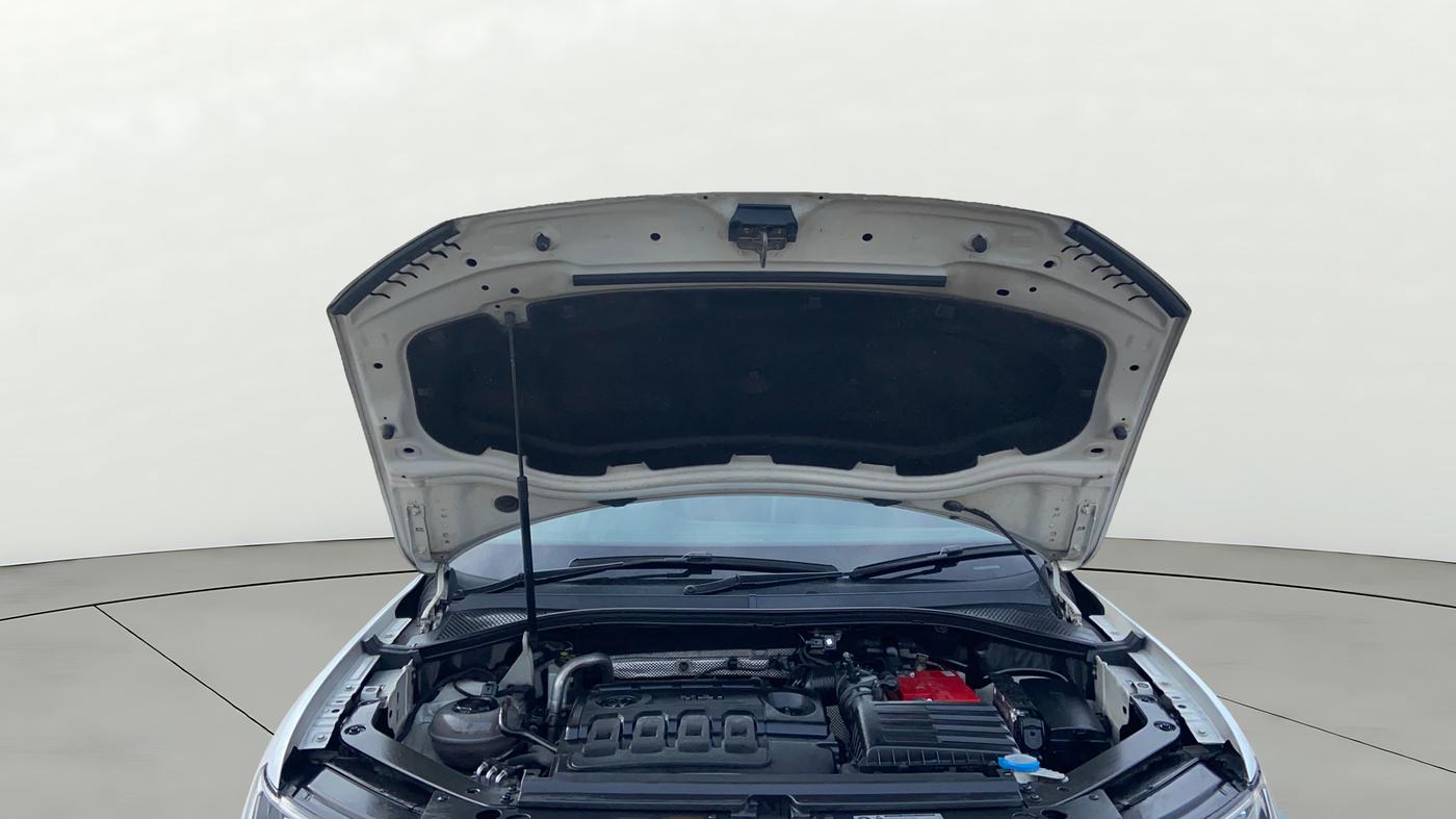 2019 Volkswagen TIGUAN COMFORTLINE TDI AT, Diesel, Automatic, 1,11,225 km, Open Bonet
