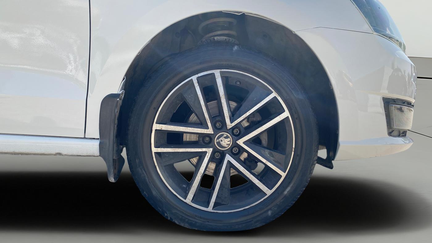 2019 Skoda Rapid STYLE 1.6 MPI AT, Petrol, Automatic, 82,335 km, Right Front Wheel