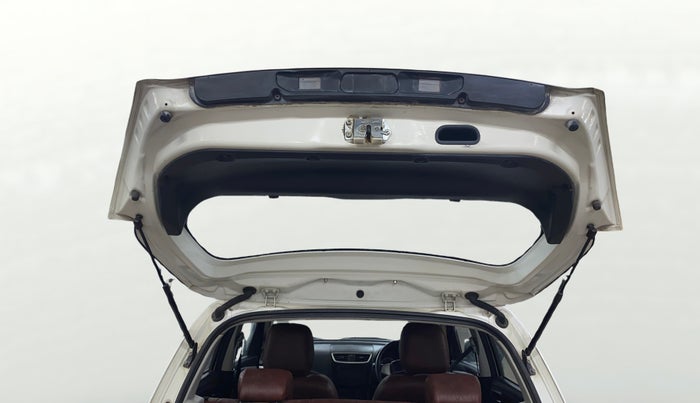 2014 Maruti Swift VXI, Petrol, Manual, 97,827 km, Boot Door Open