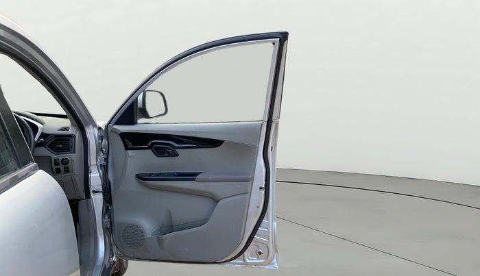 2017 Mahindra Kuv100 K8 5 STR, Petrol, Manual, 22,861 km, RHS Front Door