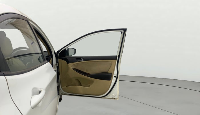 2013 Hyundai Verna FLUIDIC 1.6 VTVT SX, Petrol, Manual, 71,915 km, RHS Front Door