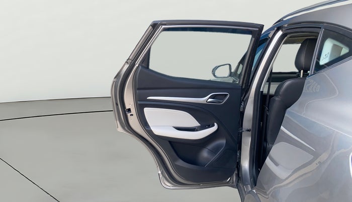 2022 MG ASTOR SMART 1.5 CVT, Petrol, Automatic, 18,352 km, LHS Rear Door